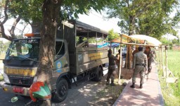 Lapak PKL Liar di Ponorogo Dibongkar