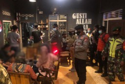 Langgar Aturan PPKM Darurat, 15 Warkop di Ponorogo Ditutup Paksa