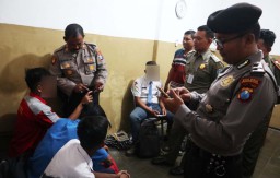 Terjaring Razia, Koleksi Video Porno Pelajar ini Terbongkar