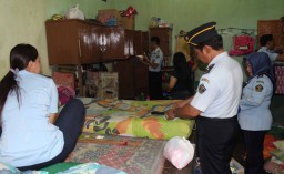 Sel Tahanan Lapas Banyuwangi Dirazia, Sajam Hingga Handphone Ditemukan