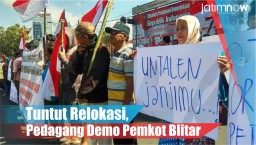 Video: Tuntut Relokasi, Pedagang Demo Pemkot Blitar