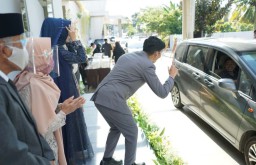 Melihat Resepsi Pernikahan Drive Thru di Banyuwangi