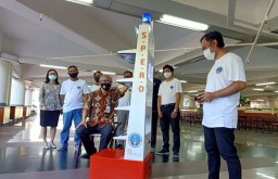 Giliran UK Petra Surabaya Ciptakan Robot untuk Layani Pasien Covid-19