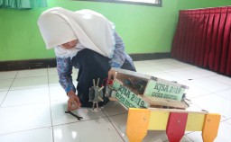 Keren! Siswi SMP di Ponorogo ini Ciptakan Robot Orak-arik Gabah