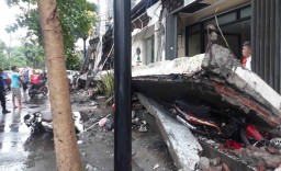 Begini After Before Tembok Balkon 4 Ruko di Surabaya yang Ambruk
