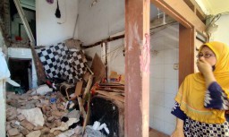 Saat Rumahnya Ambruk, Ibu itu Meninggal Lindungi Anaknya yang Sekolah Daring