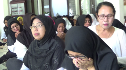 Tuntut Status Pegawai, Ribuan Guru Honorer di Banyuwangi Menangis