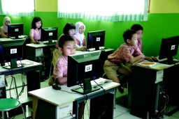 Menjelang Ujian Nasional, Pemkot Surabaya Beli 5.255 Komputer