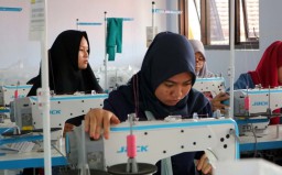 Melihat Produksi APD dan Masker di SMKN 2 Ponorogo