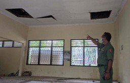 Ruang Guru dan TU SMPN 2 Sambit Ponorogo Gagal Direhab