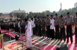 Jemaah Doa Bersama Jogo Jawa Timur Juga Laksanakan Salat Istisqa