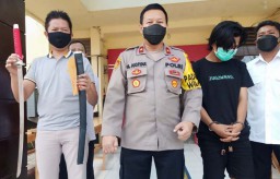 Gagalkan Tawuran Antar Geng di Surabaya, Polisi Amankan Remaja Pembawa Samurai