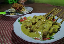 Menikmati Sate Blendet Ponorogo dengan Bumbu Rempah-rempah