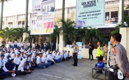 Hari Pertama Masuk Sekolah, Polisi Kenalkan Aplikasi Jogo Suroboyo 