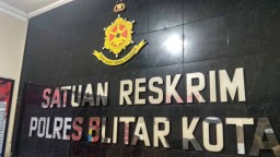 Diperiksa Polisi, Pemilik Akun FB Penghina Presiden Jokowi Menangis