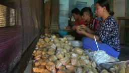 Video: Goyangkan Lidah Dengan Tahu Tuna  Asal Pacitan