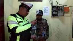 Cegah Peredaran Arak Bali, Polisi Razia di Pelabuhan Ketapang