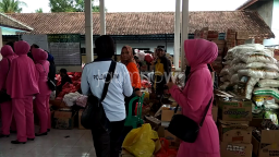 Relawan dan Bantuan Terus Mengalir ke Korban Banjir Bandang Banyuwangi