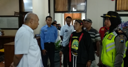 Tak Ditemui Wakil Rakyat, Massa Sweeping Gedung DPRD Ponorogo