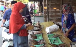 Ikan Asap Kedungboto Pasuruan Diserbu Pembeli Saat Ramadan