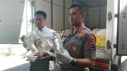 Penyelundupan Ratusan Liter Arak Bali Digagalkan di Pelabuhan Ketapang