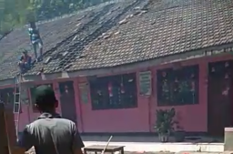 Dua Kelas SDN Purwojati I Mojokerto Terbakar
