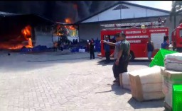 Pabrik Plastik di Mojokerto Terbakar, Kerugian Capai Rp 20 Miliar