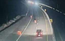 Video Water Barrier Bergerak Sendiri di Tol Pandaan Viral di Medsos
