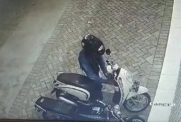 Curi Motor Karyawan Minimarket Butuh Waktu 10 Detik, Begini Aksinya