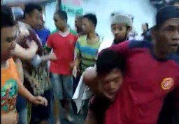 Tabrak Warung Bakso saat Kabur, Pencuri Motor Dihajar Massa
