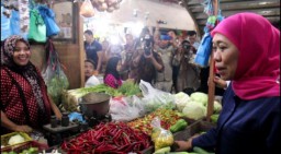 Harga Bahan Pokok Naik di Jatim, Gubernur Khofifah: Masih Ditolelir