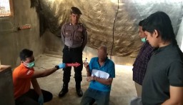 Bule Belanda Bunuh Teman Kencannya di Banyuwangi Jalani Rekonstruksi
