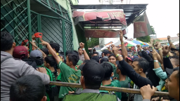 Sempat Ricuh, Suporter Bertiket Dilarang Masuk Stadion