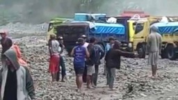 Cerita Penyelamatan 10 Truk dan 25 Penambang Terjebak Lahar Hujan