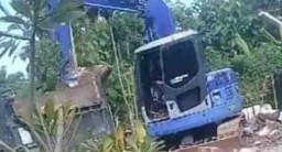 Video Istri Bongkar Rumah karena Suami Selingkuh Viral di Medsos