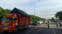 Jalan Tol Surabaya-Gempol Ambles, Kemacetan Mencapai 6 Kilometer