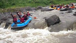 Serunya Arung Jeram Bersama Keluarga di Hulu Sungai Welang Pasuruan