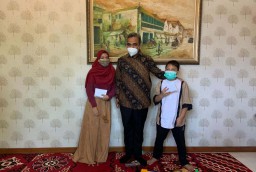 Kunjungi Ahli Waris Kadernya, Sekjen Gerindra: Jadikan Covid-19 Pelajaran
