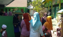 Buntut Murid MI 'Terusir' di Pasuruan, Warga Buka Paksa Segel Sekolah