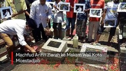 Video: Machfud Arifin Ziarah ke Makam Wali Kota Moestadjab