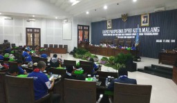 Dukung Arema FC Juara, Sidang DPRD Beraroma Aremania