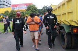 Polda Jatim Bongkar Sindikat Pengekspor Kendaraan Hasil Kejahatan