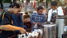 Cara Unik Pecinta Kopi Probolinggo Rayakan International Coffee Day