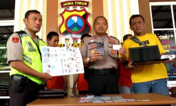 Sindikat Pembuat SIM dan KTP Palsu untuk Driver Ojek Online Diringkus