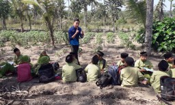 Aksi Keprihatinan Siswa di Blitar untuk Ambruknya Atap SDN Gentong