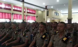 Khofifah dan Kapolda Jatim Bekali Siswa Bintara Polri Jelang Pilkada