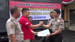 Polres Banyuwangi Serahkan Bantuan untuk Korban Bencana Gempa di NTB