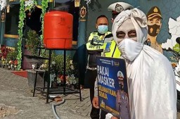 Patuhilah Prokes di Trenggalek Bila Tak Ingin Didatangi Sosok Pocong!