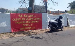 Spanduk 'Cabutlah Nyawa Orang Yang Buang Sampah Disini' Ternyata Ampuh