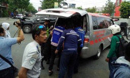 Petugas Pemasang CCTV di Surabaya Jatuh dari Truk Skywalker